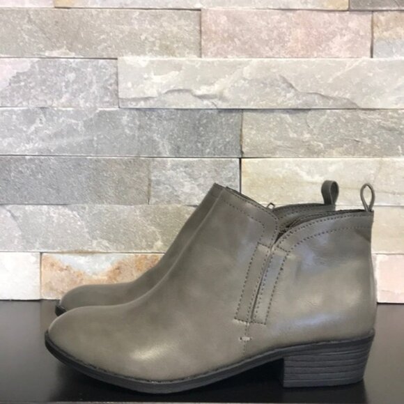 American Rag Womens Cadee Solid Ankle Booties - Picture 2 of 4